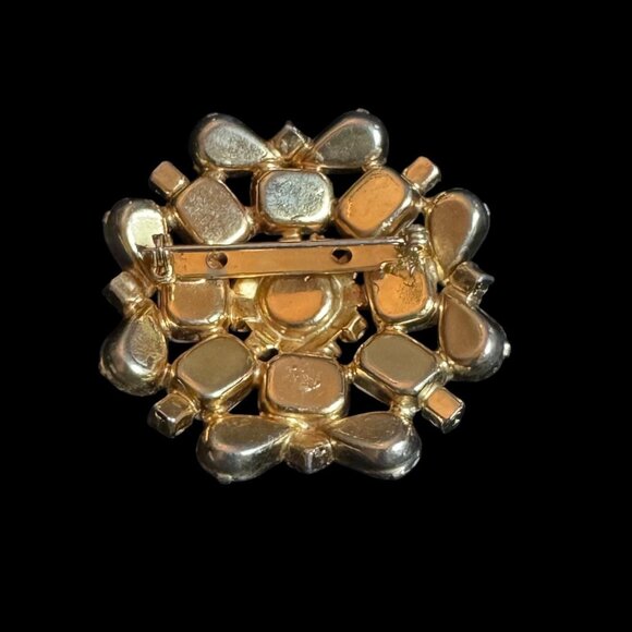 Vintage milk glass Cameo Broach with Rhinestones - Picture 3 of 10